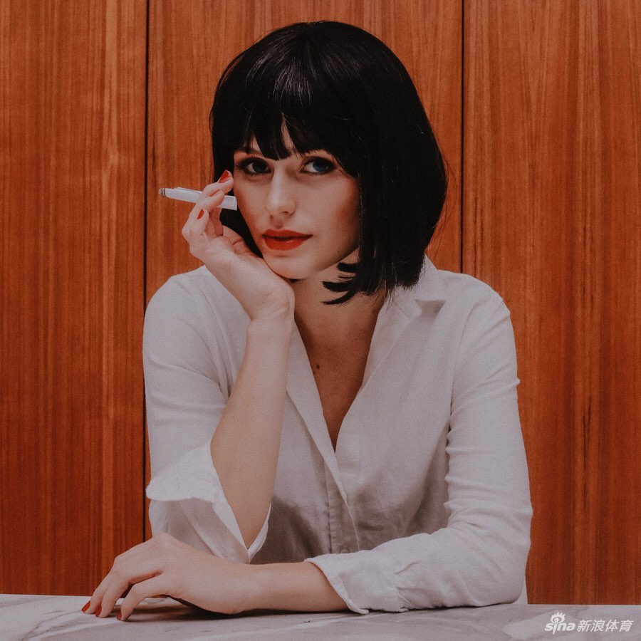 NBA雄鹿队老板女儿晒写真美照 这颜值能打多少分