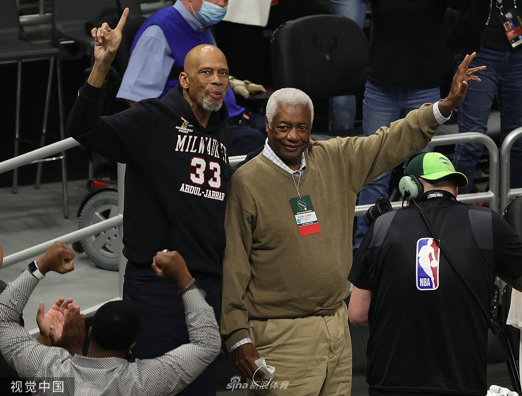 [NBA总决赛]太阳103-109雄鹿 字母哥26+14总分扳成2-2