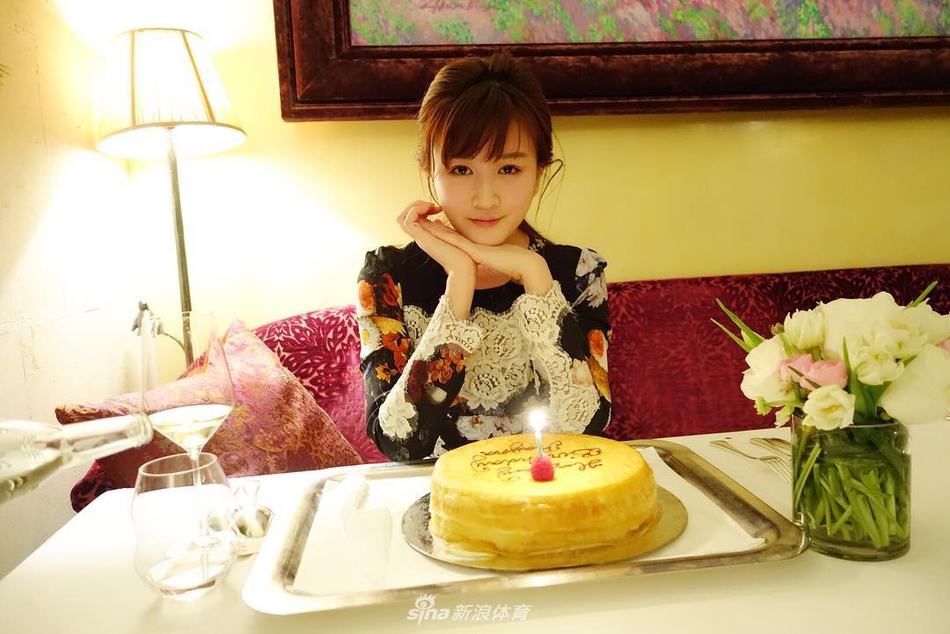 曝宁泽涛富二代女友样貌清纯可人