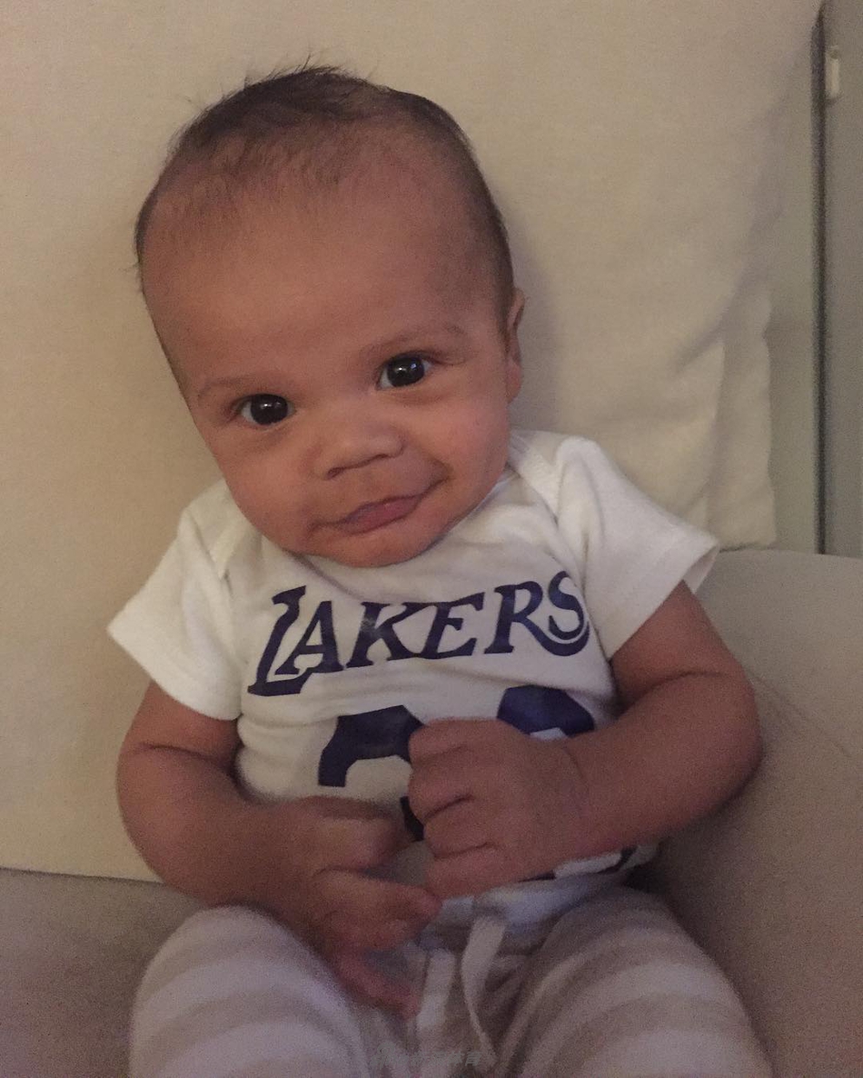 湖人新星兰德尔变晒娃狂魔