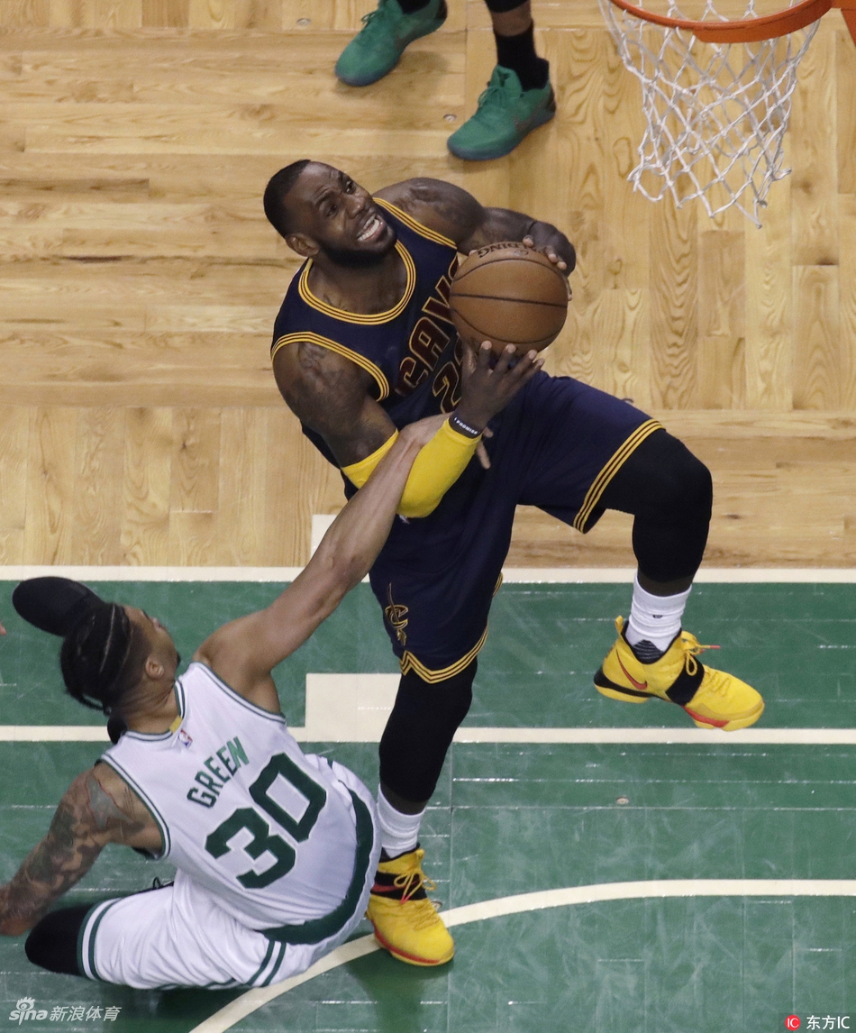 犯规阻挡勒布朗