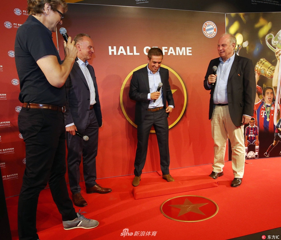 5月30日,德国慕尼黑,拉姆正式入选拜仁名人堂,心情愉悦笑容灿烂.