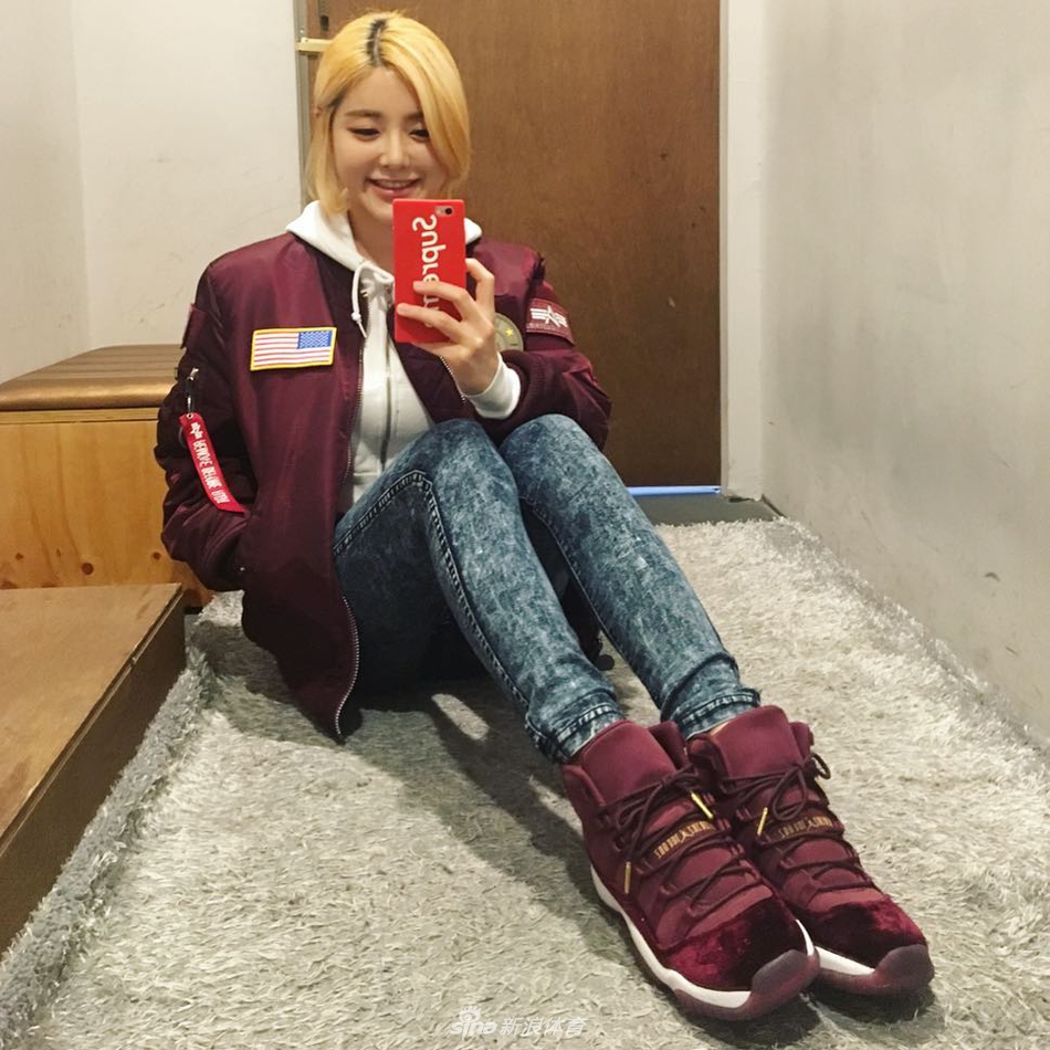 韩国超红dj最爱乔丹鞋 美腿藏不住_高清图集_新浪网