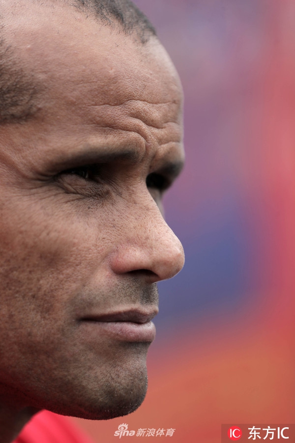 里瓦尔多亮相巴萨慈善活动