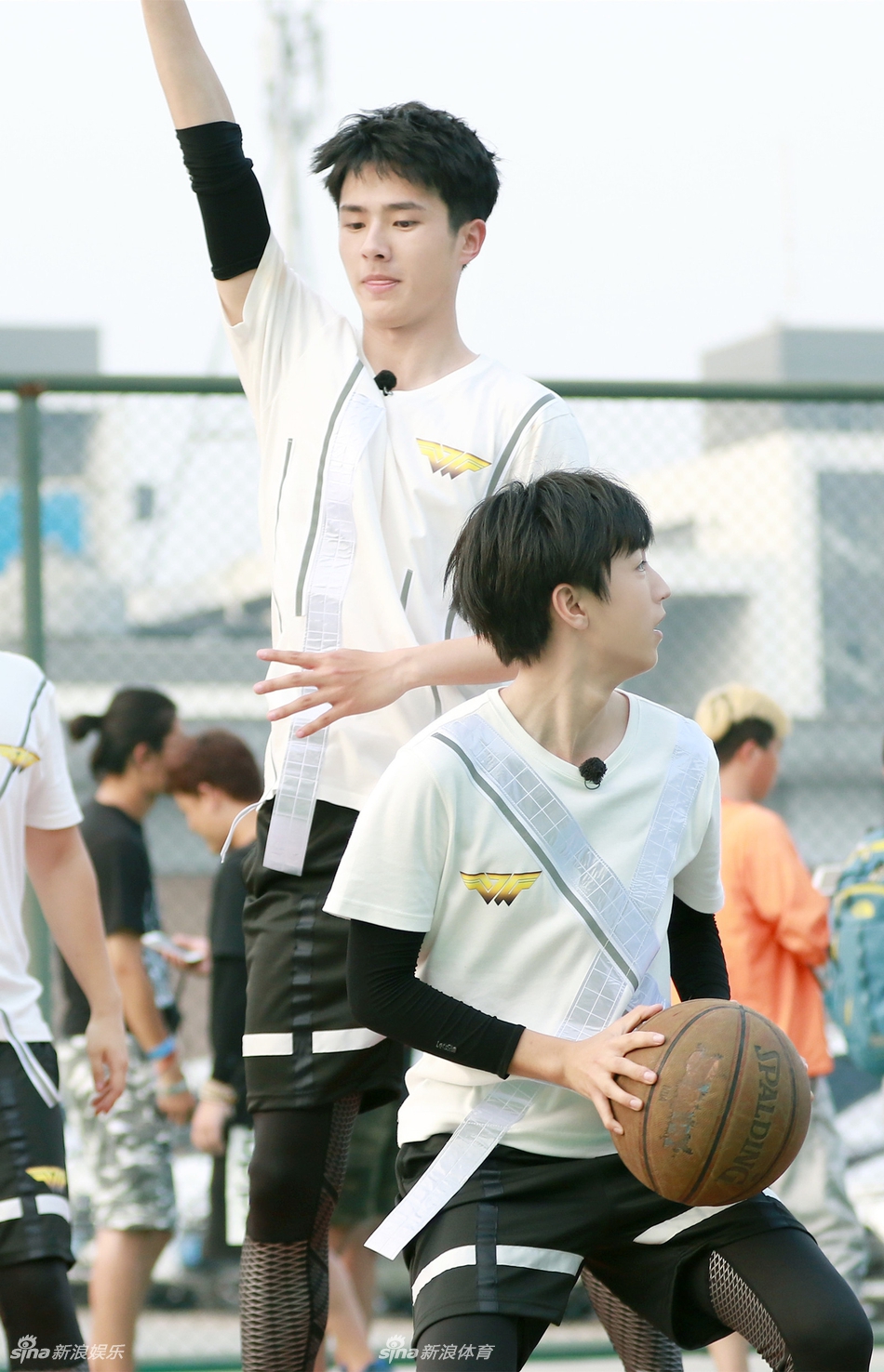 校草大战!王俊凯刘昊然篮球pk