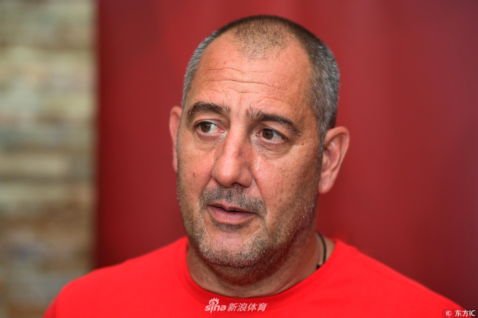 辽宁宏运新帅雷尼接受采访曾任吉洛助教