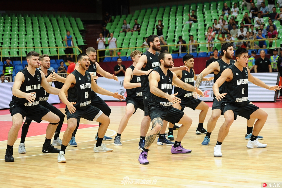 男篮红队vs新西兰新西兰队毛利战舞吸引眼球