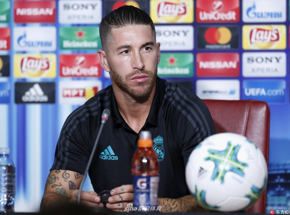 皇马主帅齐达内携拉莫斯马塞洛出席发布会