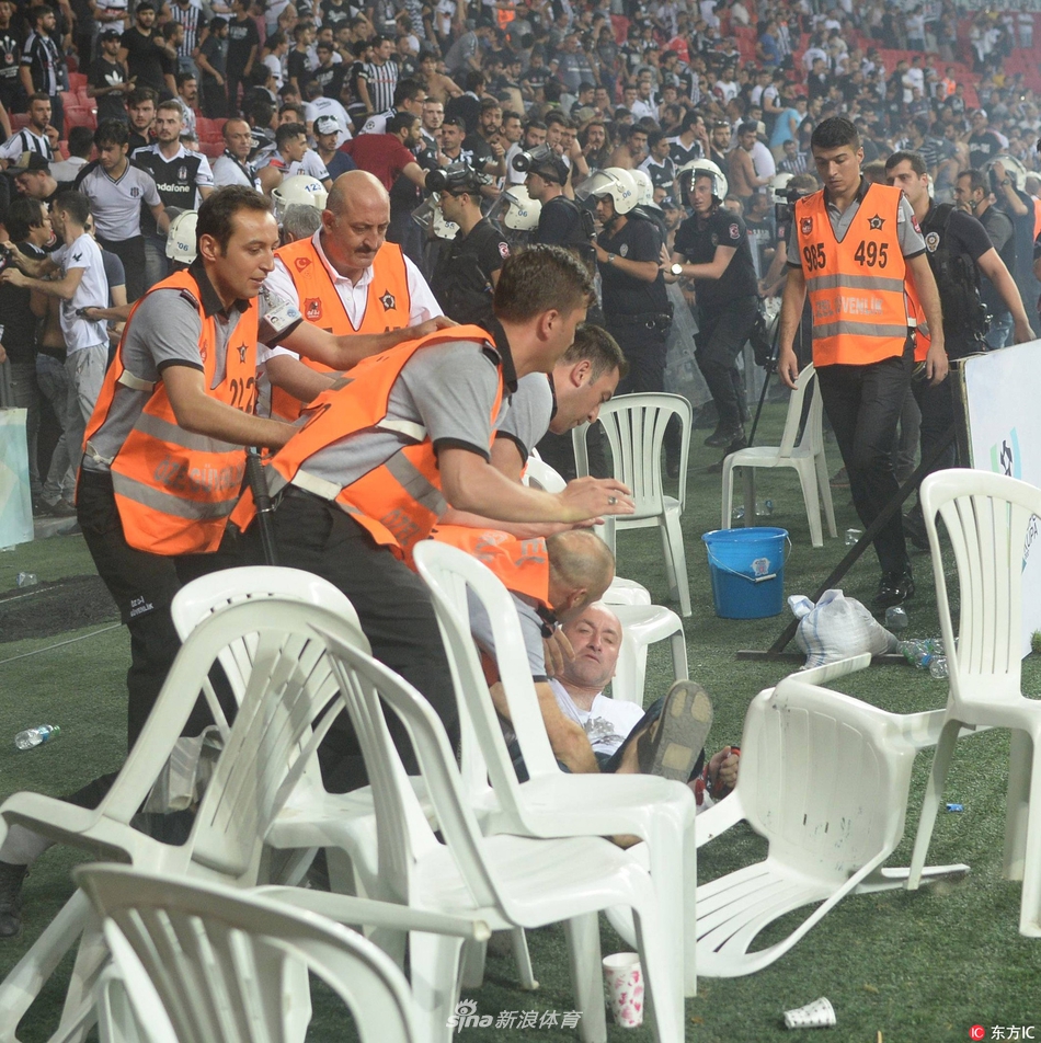 土耳其超级杯发生球迷斗殴