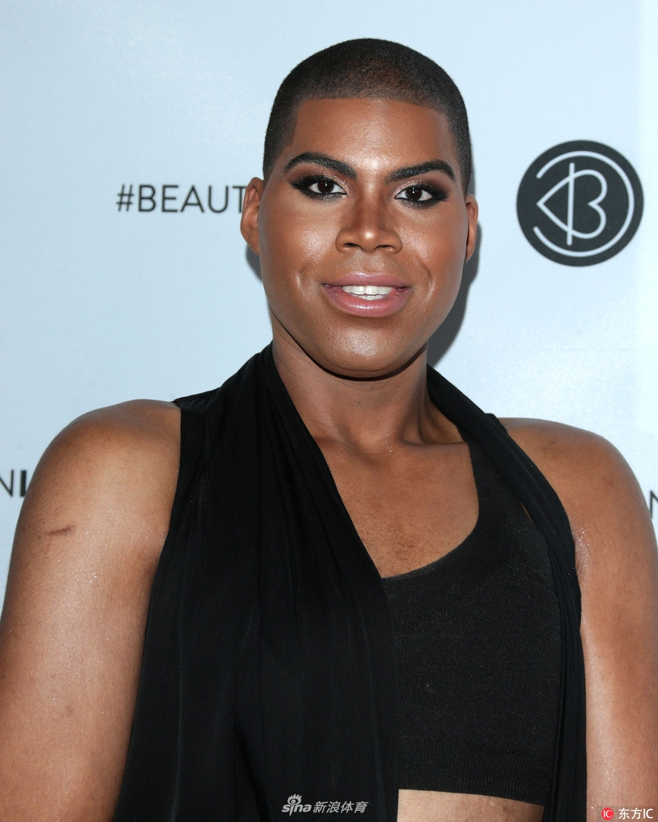 魔术师约翰逊儿子出席派对不输众美女_高清图集_新浪网