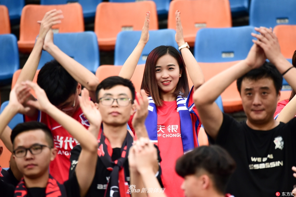 风情万种渝妹儿重庆力帆女球迷七月集锦