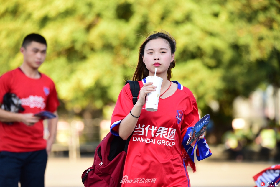 风情万种渝妹儿重庆力帆女球迷七月集锦_高清图集_新浪网