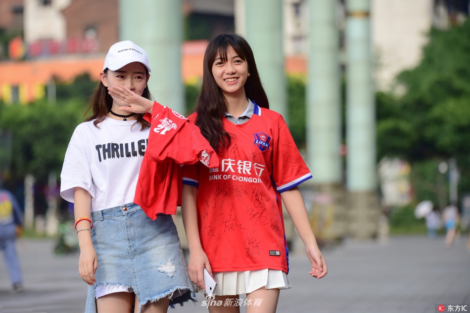 风情万种渝妹儿重庆力帆女球迷七月集锦