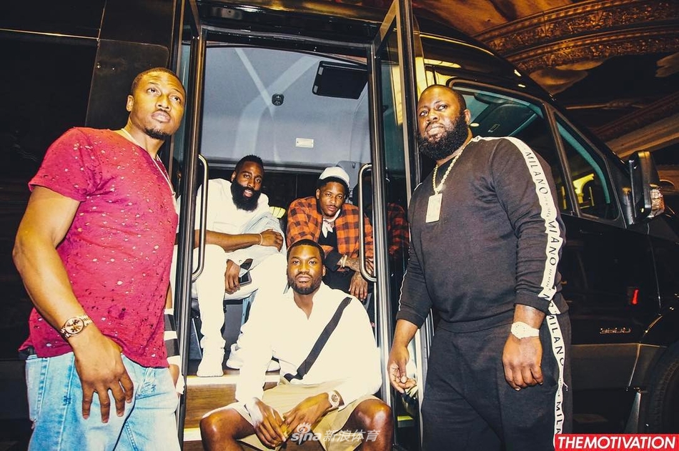 夜店登上线!哈登欢乐游玩拉斯维加斯