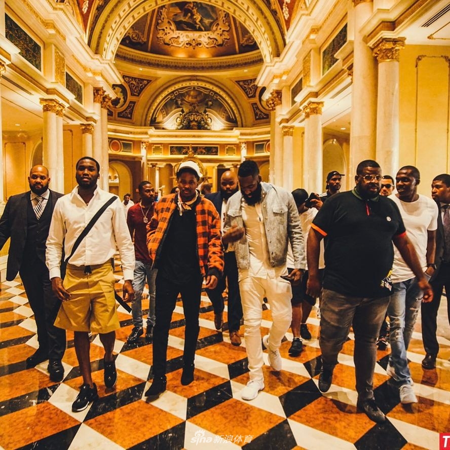 夜店登上线!哈登欢乐游玩拉斯维加斯_高清图集_新浪网