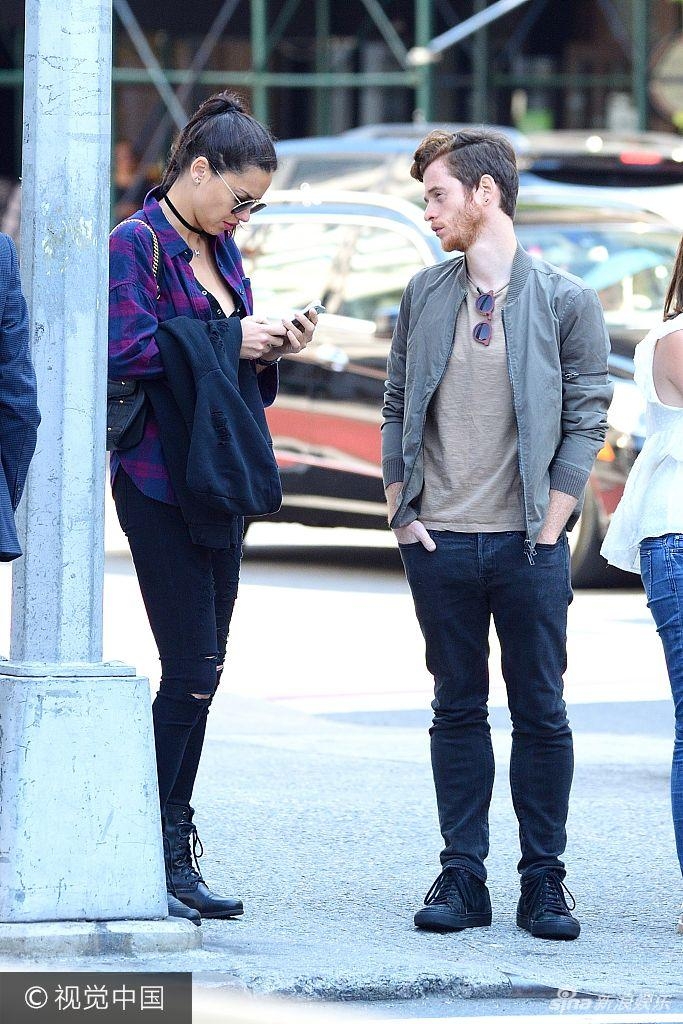 nba球星前妻超模利马衬衣微解秀好身材