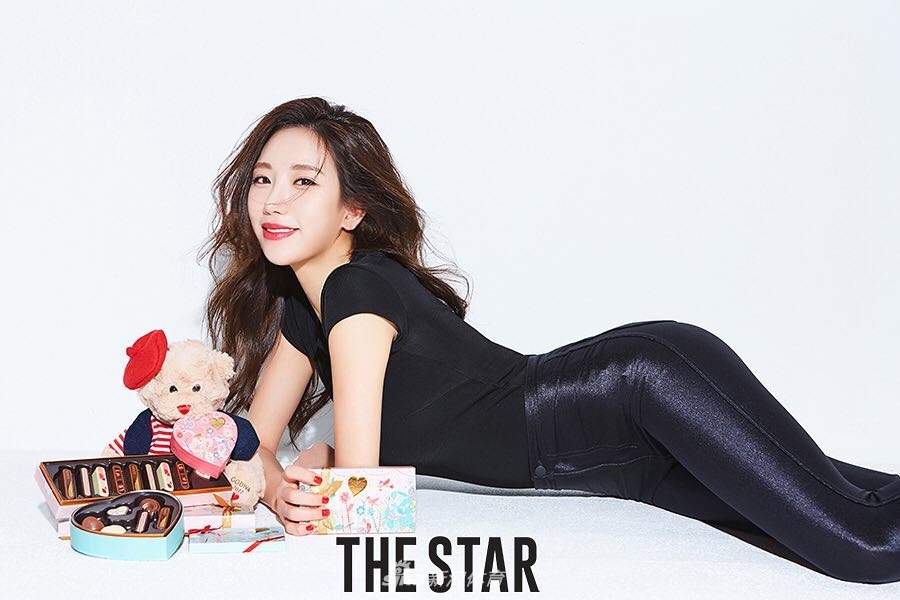 好身材一览无遗;芮呈和除了老师的身份以外,平时还是健身教练和平面