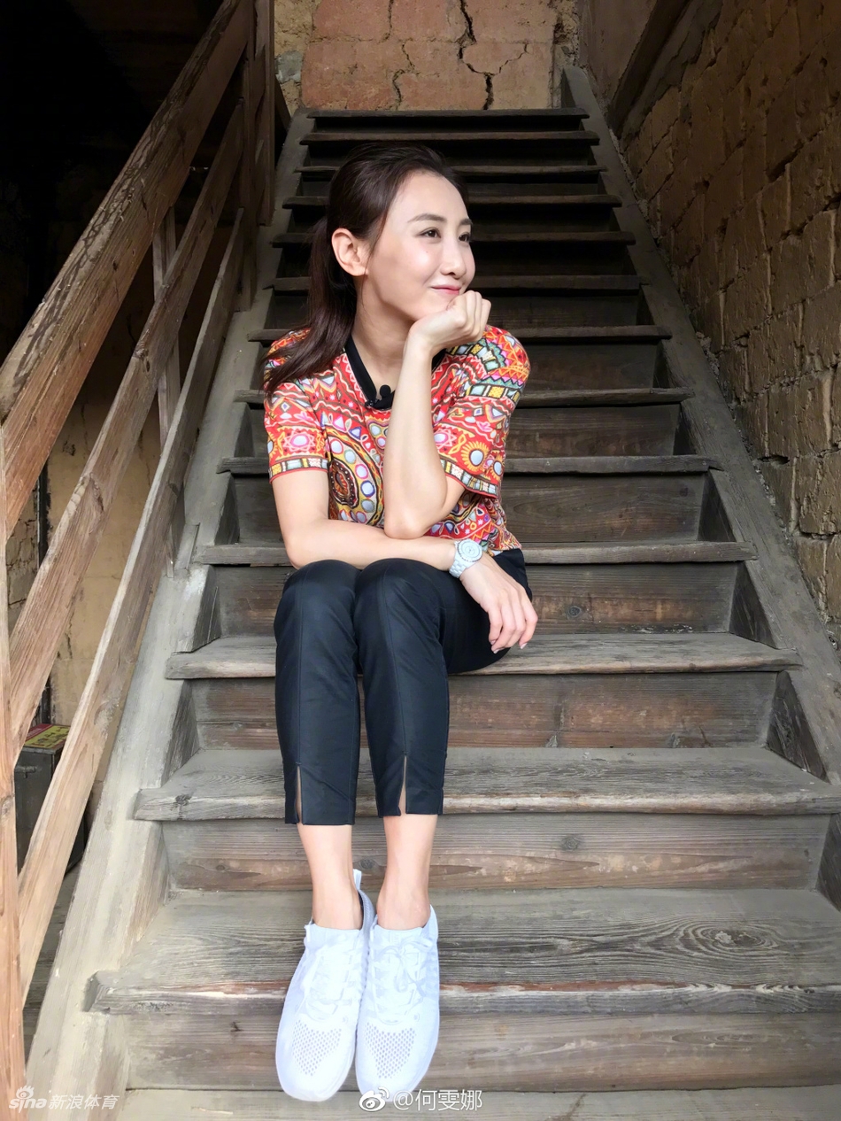 何雯娜畅游福建龙岩