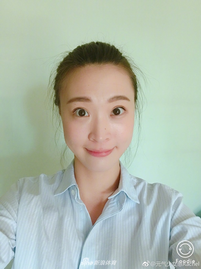 排球美女惠若琪自拍八连拍