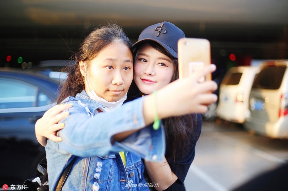 拳王娇妻搂虹桥一姐自拍超亲密_高清图集_新浪网