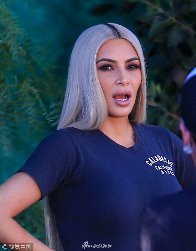 金卡戴珊录节目紧身衣难掩s曲线