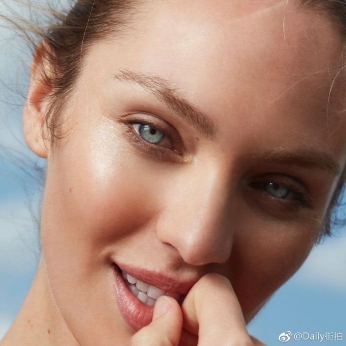 维密超模坎蒂丝拍广告大片