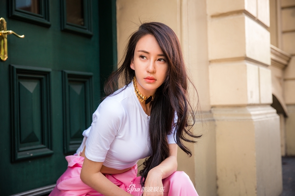 瑜伽女神母其弥雅粉西装写真_高清图集_新浪网