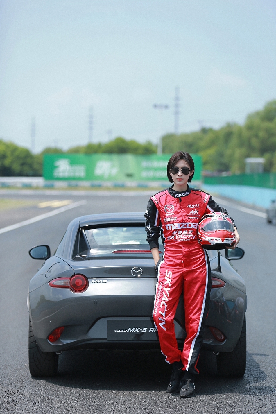 女星张俪变女赛车手帅美不设限_高清图集_新浪网