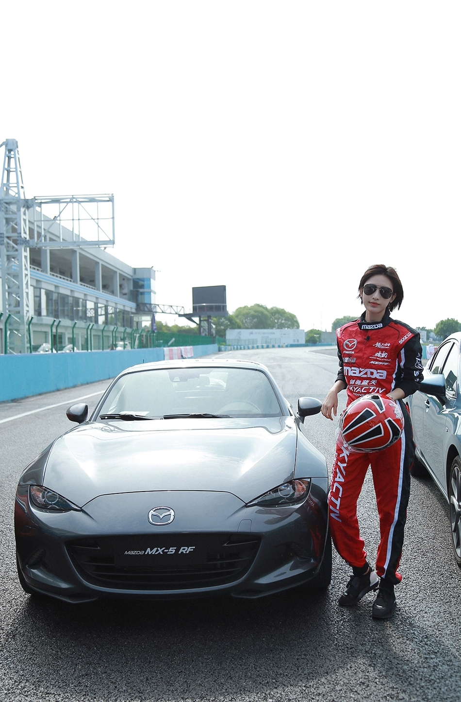 女星张俪变女赛车手帅美不设限