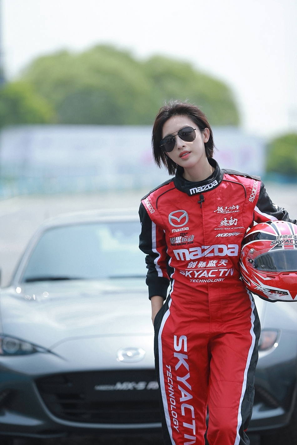 女星张俪变女赛车手帅美不设限