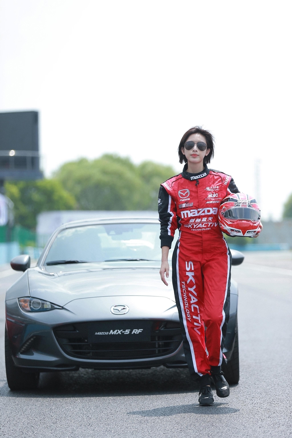 女星张俪变女赛车手帅美不设限