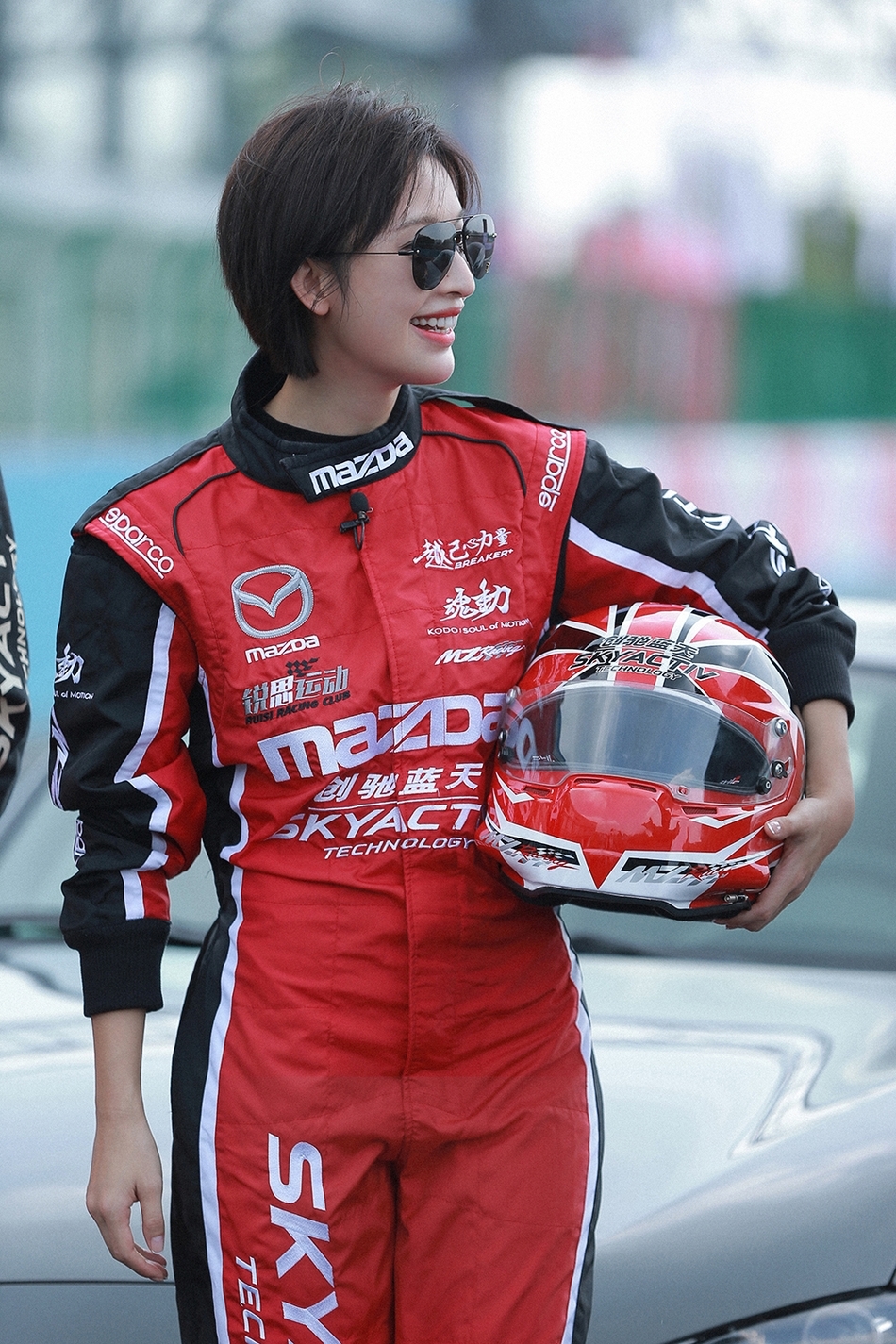 女星张俪变女赛车手帅美不设限