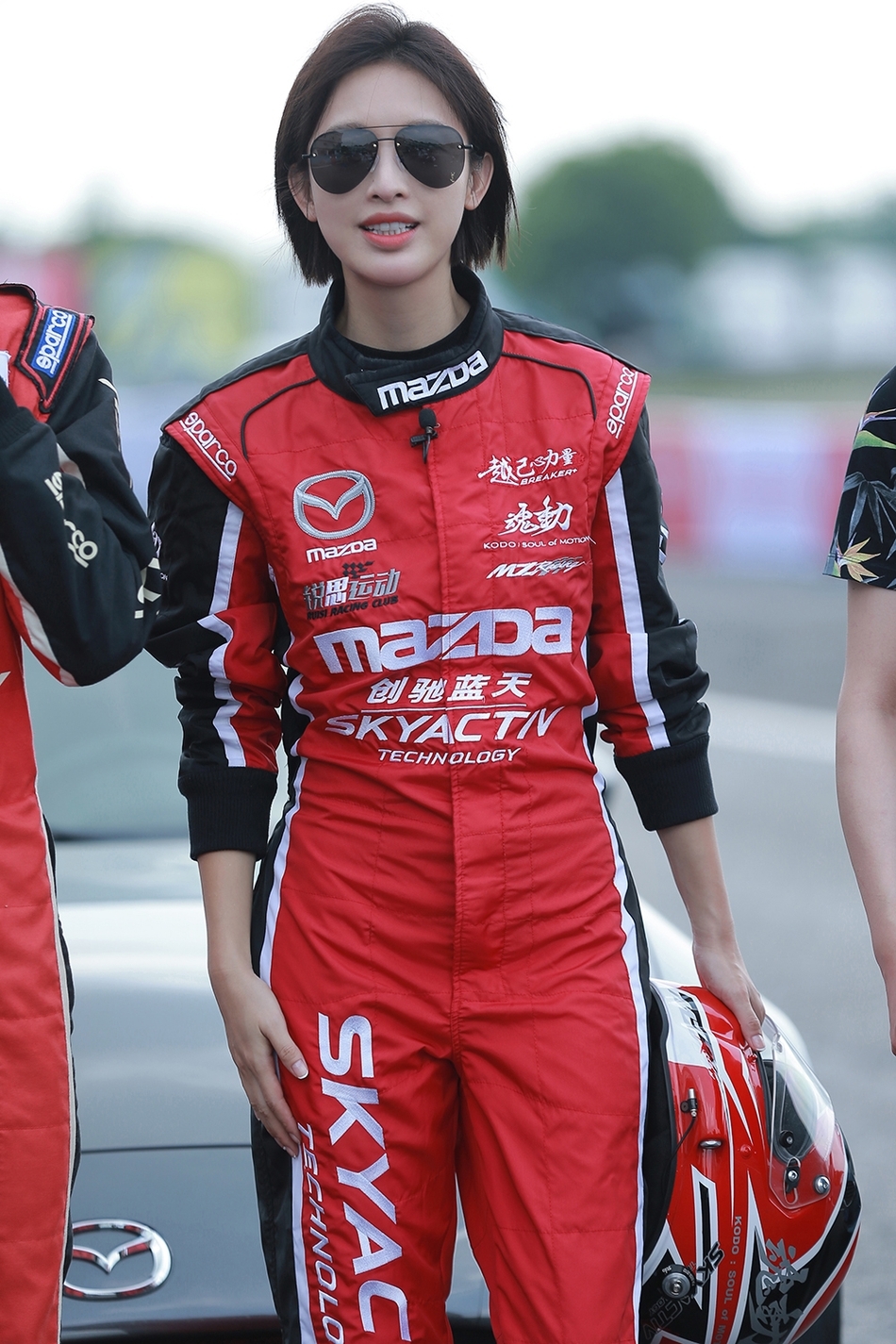 女星张俪变女赛车手帅美不设限
