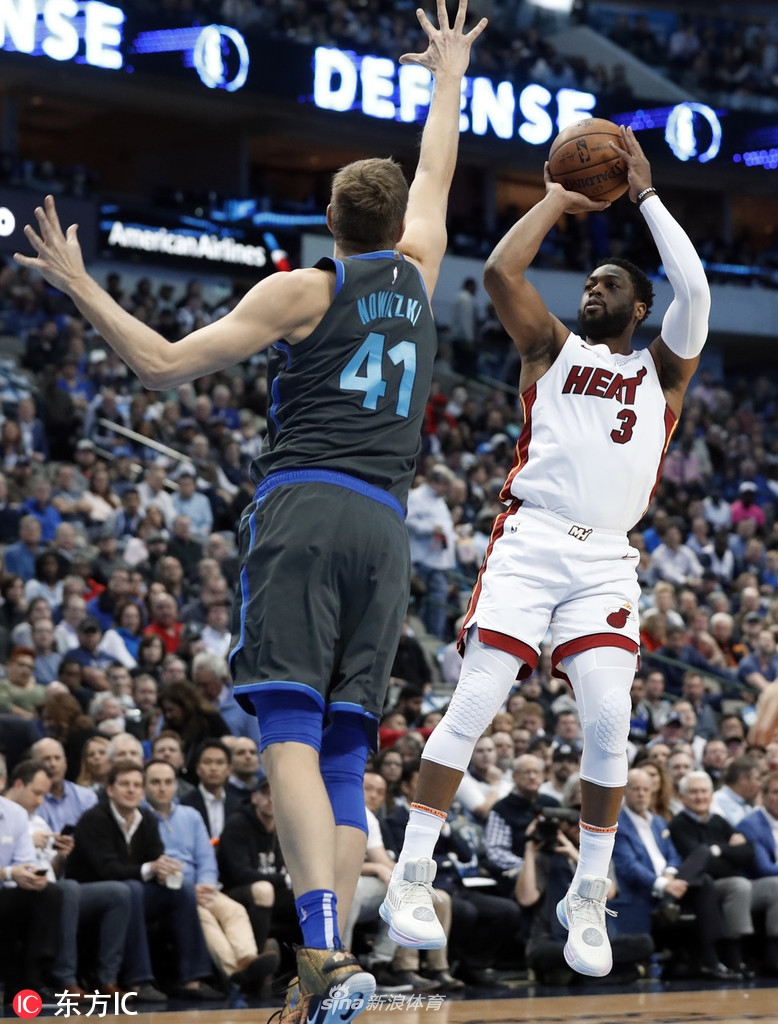 NBA赛场最后一面！韦德德克场下笑嘻嘻 场上飙球技