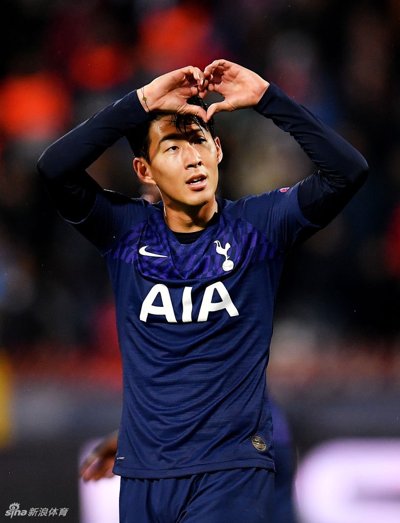 赞!孙兴O进球后双手合十致意戈麦斯