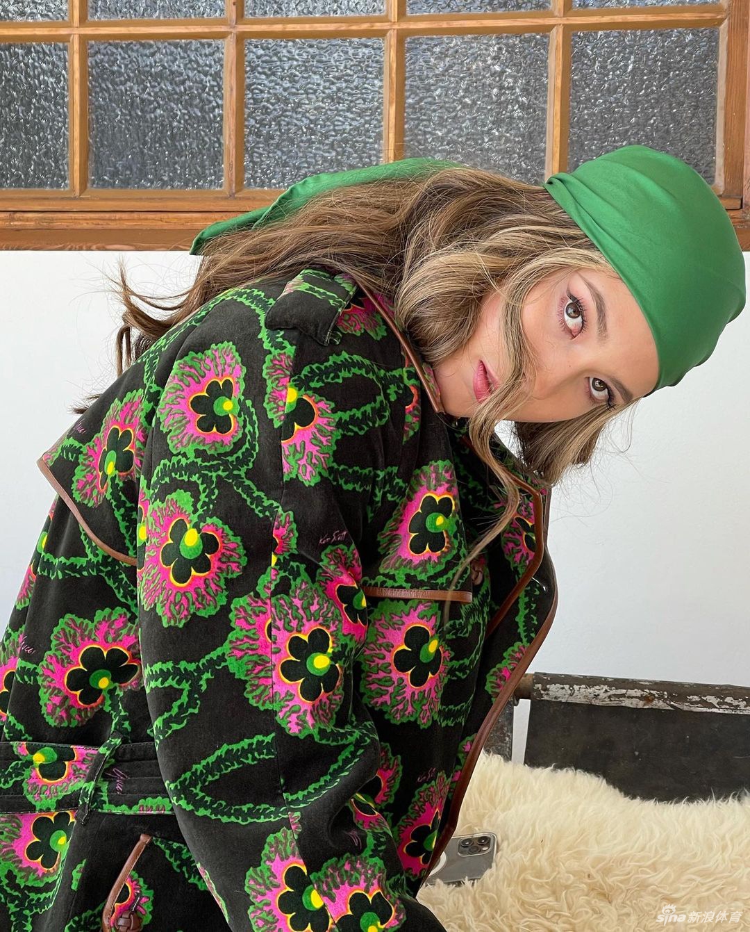 冰雪美女谷爱凌拍摄写真花絮 大长腿吸引眼球