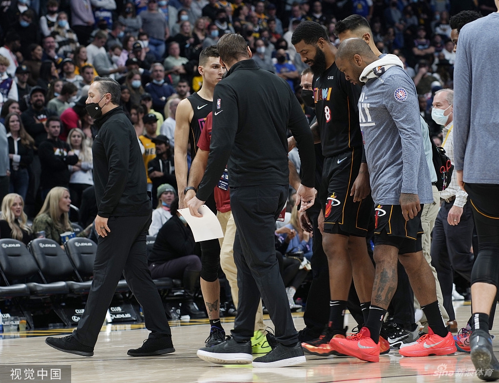 双双被驱逐！莫里斯肘击约基奇被撞翻倒地