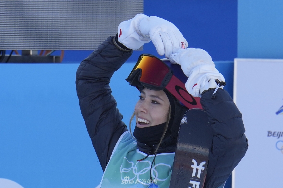 新浪直击谷爱凌为中国夺得第三金