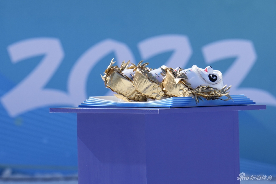 新浪直击谷爱凌为中国夺得第三金