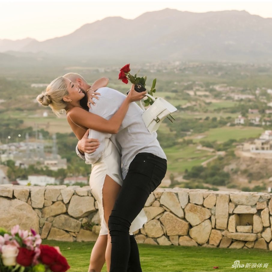 情场浪子不再浪！NBA高富帅帕森斯向网红女友求婚成功