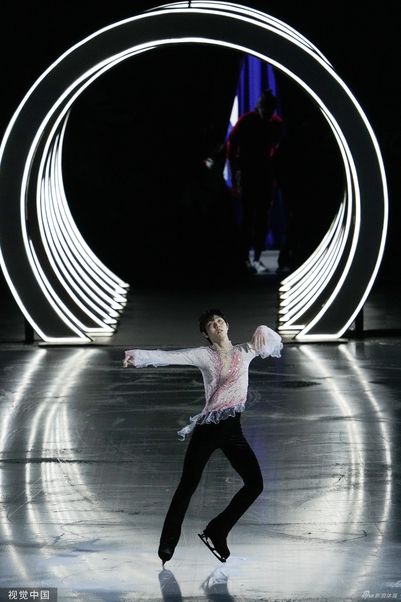 花滑表演赛羽生结弦演绎《春天来了》