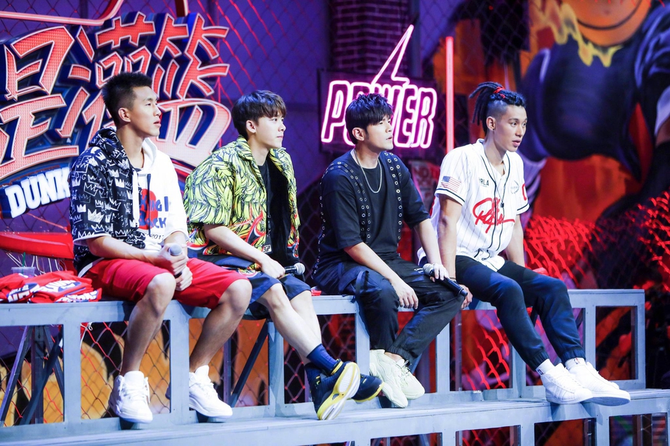 林书豪晒合影为李易峰庆生 称5月8日将有惊喜