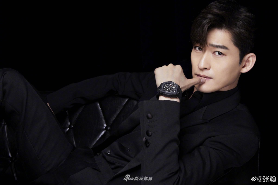 张翰撸铁秀肌肉荷尔蒙爆棚 穿衣显瘦脱衣有肉！