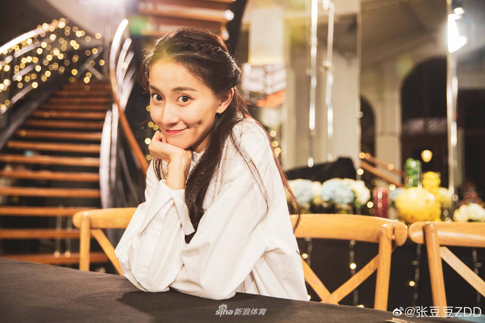 艺体女神张豆豆分享生活照 体恤+短裤难掩好身材