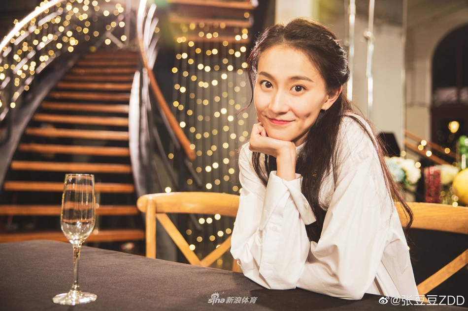 艺体女神张豆豆分享生活照 体恤+短裤难掩好身材