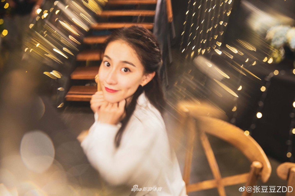 艺体女神张豆豆分享生活照 体恤+短裤难掩好身材