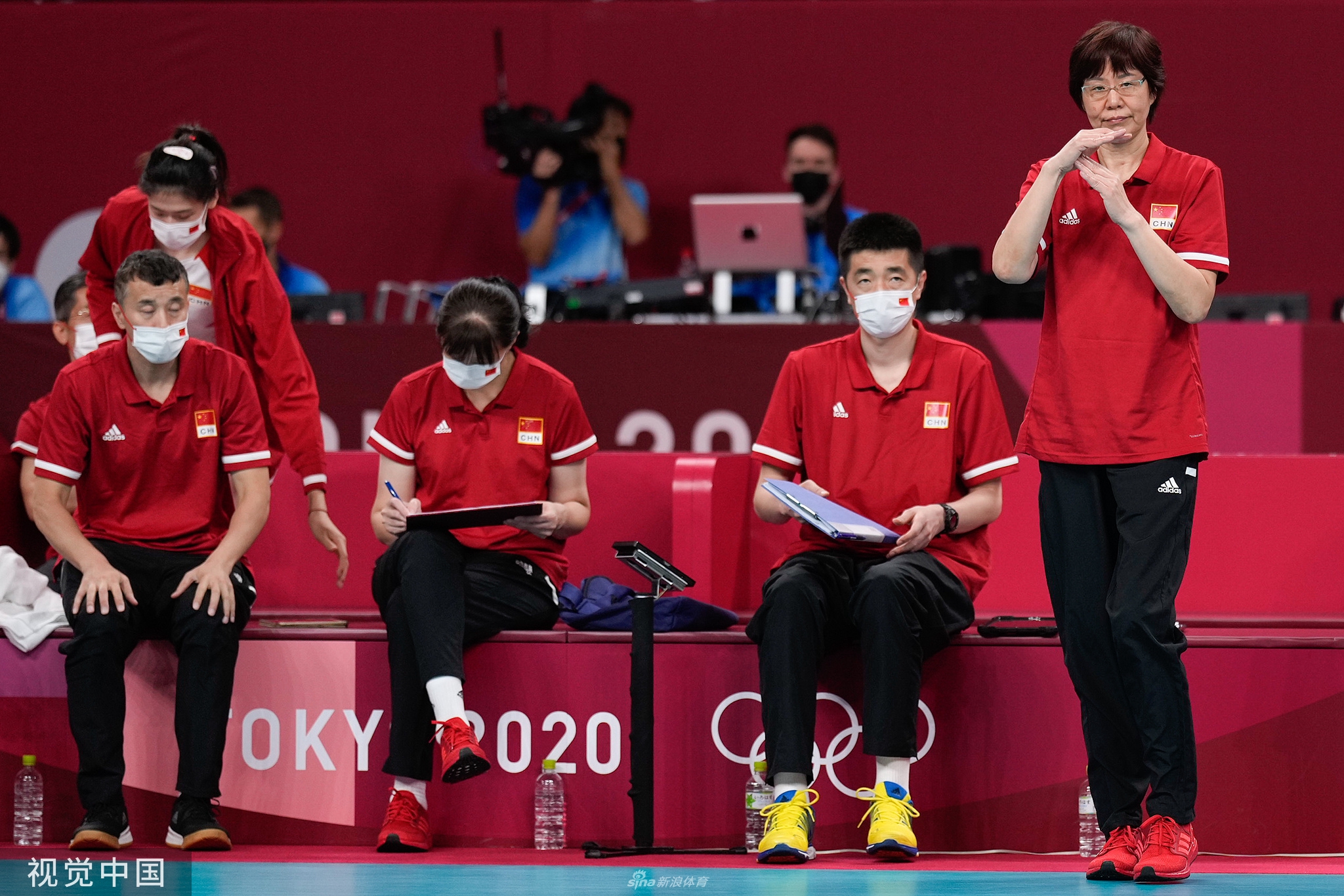 中国女排主教练郎平宣布离任