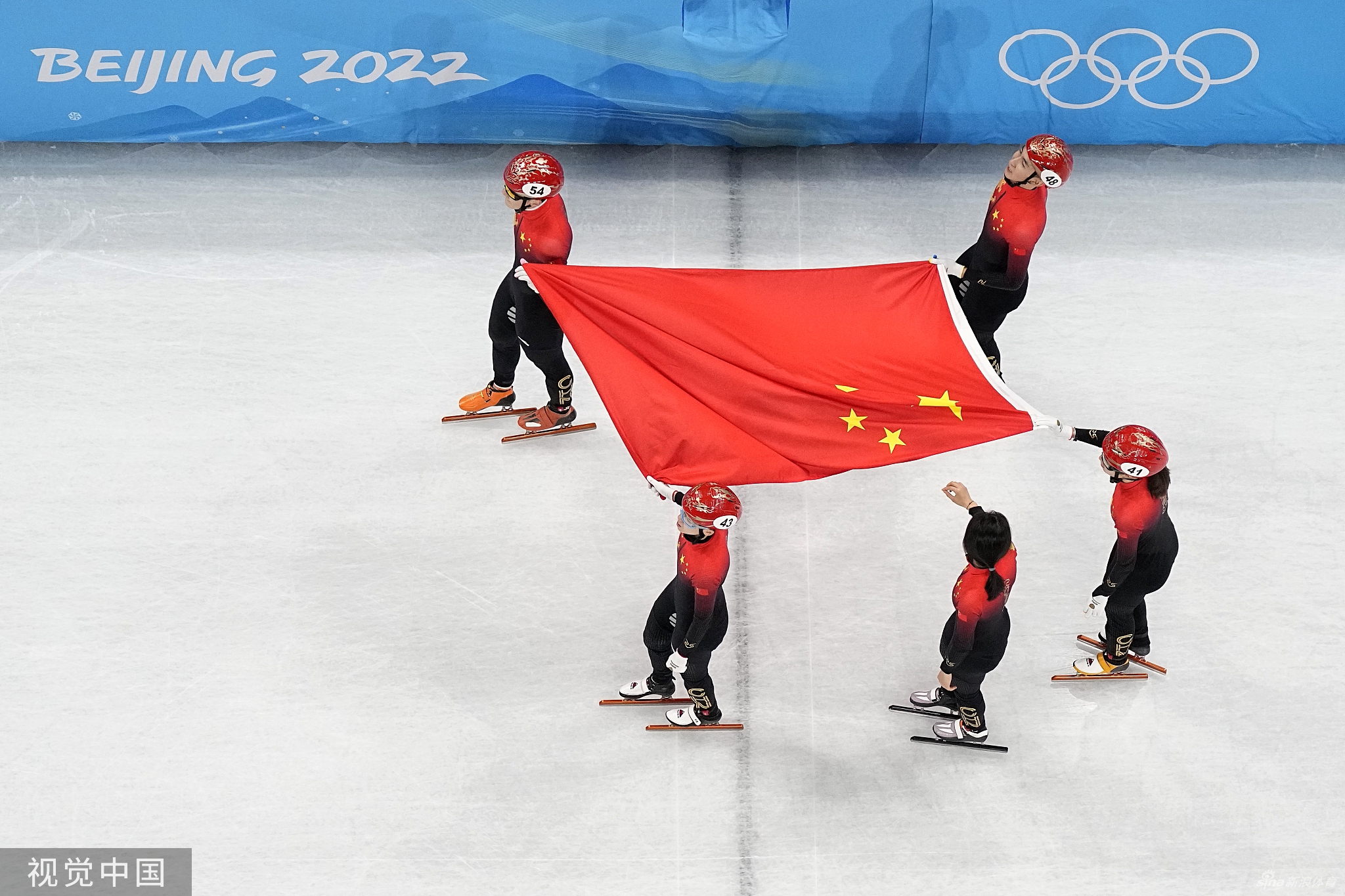 中国代表团北京冬奥会首金！混接团体中国夺冠