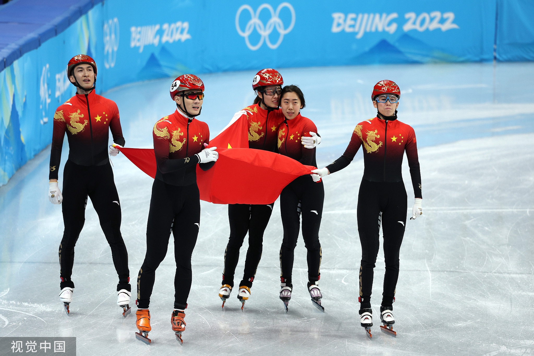 中国代表团北京冬奥会首金！混接团体中国夺冠