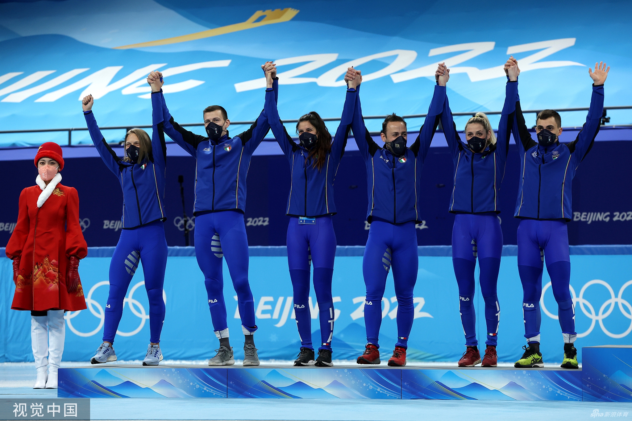 中国代表团北京冬奥会首金！混接团体中国夺冠